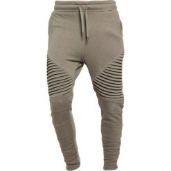 Spodnie dresowe męskie: Urban Classics Spodnie treningowe olive