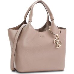 Torebka GUESS - HWVG68 65060 TAU. Brązowe torebki klasyczne damskie Guess, ze skóry ekologicznej. Za 679,00 zł.