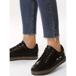 Czarne Buty Sportowe Mind-Blowing. Czarne buty sportowe damskie Born2be, z napisami, sportowe. Za 69,99 zł.
