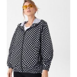 Kurtka oversize - Czarny. Czarne kurtki damskie House, bez wzorów, bez kaptura. W wyprzedaży za 39,99 zł.