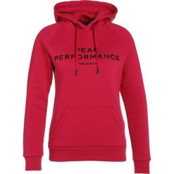 Peak Performance LOGO Bluza z kapturem true pink. Czerwone bluzy sportowe damskie marki Peak Performance, s, z bawełny, z kapturem. Za 509,00 zł.