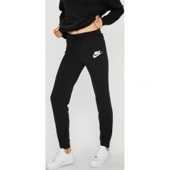 Nike Sportswear - Spodnie. Szare bryczesy damskie Nike Sportswear, s, z bawełny. W wyprzedaży za 179,90 zł.