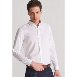 Gladka koszula slim fit - Biały. Białe koszule męskie Reserved, s, bez wzorów, bez kołnierzyka, bez rękawów. Za 99,99 zł.