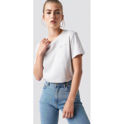 NA-KD Trend T-shirt oversize Official - Grey. Szare t-shirty damskie NA-KD Trend, z nadrukiem, z jersey, z okrągłym kołnierzem. Za 72,95 zł.