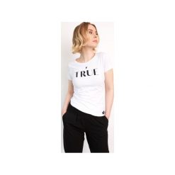 T-SHIRT TRUE Biały. Białe t-shirty damskie TRUE COLOR by Ann, l, z napisami, bez kołnierzyka. Za 149,00 zł.