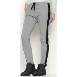 Ciemnoszare Spodnie Dresowe Comfy. Szare spodnie dresowe damskie marki Born2be, s, z dresówki. Za 49,99 zł.