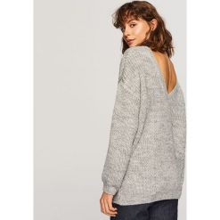 Sweter z dekoltem z tyłu - Jasny szar. Szare swetry klasyczne damskie marki Reserved, l. Za 79,99 zł.