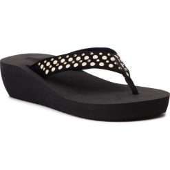 Klapki GIOSEPPO - 48031 Black. Czarne klapki damskie Gioseppo, z aplikacjami, z tworzywa sztucznego, bez obcasa, na obcasie. W wyprzedaży za 119,00 zł.