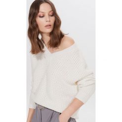 Bawełniany sweter Eco Aware - Biały. Białe swetry damskie Mohito, s, bez wzorów, z bawełny, bez rękawów, bez kaptura. Za 119,99 zł.