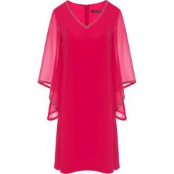 Malinowa szyfonowa sukienka z aplikacją. Różowe sukienki damskie Vito Vergelis, na wesele, plus size, z aplikacjami, z szyfonu, wizytowe, bez kołnierzyka, plus size, bez rękawów. W wyprzedaży za 280,00 zł.