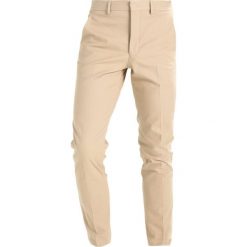 Chinosy męskie: Selected Homme SHDSLIM MATHCOT TROUSER Chinosy sand
