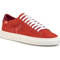 Sneakersy PATRIZIA PEPE - 2V7044/A484-R665 Hibiscus Red. Czerwone półbuty damskie Patrizia Pepe, bez wzorów, ze skóry, bez obcasa, na płaskiej podeszwie, bez zapięcia. Za 839,00 zł.