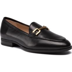 Półbuty UNISA - Daimel F20 Na Black. Czarne półbuty damskie Unisa, z aplikacjami, ze skóry, bez obcasa, na płaskiej podeszwie, bez zapięcia. Za 399,00 zł.