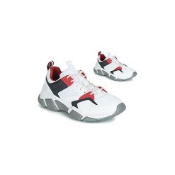 Buty Tommy Hilfiger BILLY 1C. Białe trampki męskie TOMMY HILFIGER, bez wzorów, bez zapięcia. Za 569,00 zł.