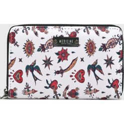 Medicine - Portfel Sensual Preppy. Białe portfele damskie marki MEDICINE, ze skóry ekologicznej. Za 29,90 zł.
