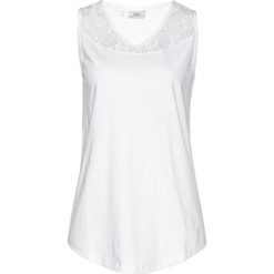 Top z koronką bonprix biały. Białe bluzki damskie marki bonprix, w koronkowe wzory, z koronki. Za 59,99 zł.