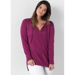 Sweter w kolorze fioletowym. Fioletowe swetry damskie Sheego, bez wzorów, z bawełny, bez rękawów, bez kaptura. W wyprzedaży za 42,95 zł.