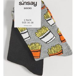 Skarpetki z frytkami - Jasny szary. Szare skarpetki damskie Sinsay, bez wzorów. W wyprzedaży za 4,99 zł.