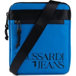 Saszetka Trussardi Jeans. Niebieskie plecaki męskie Trussardi Jeans, bez wzorów, z jeansu. Za 299,00 zł.