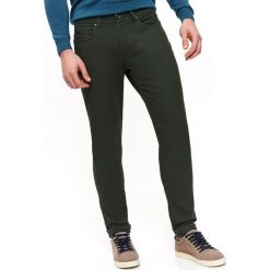 Spodnie strukuralne slim fit. Brązowe spodnie męskie Top Secret, na co dzień, na lato, m, bez wzorów, z tkaniny. W wyprzedaży za 49,99 zł.