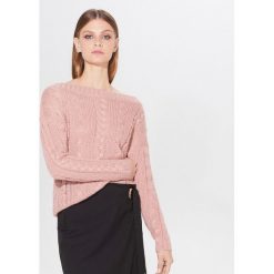 Sweter open shoulder - Różowy. Różowe swetry damskie Mohito, s, bez wzorów, bez rękawów, bez kaptura. W wyprzedaży za 59,99 zł.