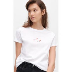 T-shirt z minimalistycznym nadrukiem -. T-shirty damskie Reserved, s, z nadrukiem, bez kołnierzyka. Za 25,99 zł.