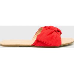 Answear - Klapki. Czerwone klapki damskie ANSWEAR, bez wzorów, z materiału, bez obcasa. W wyprzedaży za 39,90 zł.