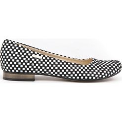 Baleriny na niskim obcasie - skóra naturalna - model 008 - kolor czarno-białe kwadraty. Czarne baleriny damskie Zapato, bez wzorów, ze skóry, eleganckie, na niskim obcasie, na płaskiej podeszwie. W wyprzedaży za 239,20 zł.
