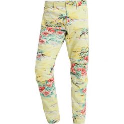 GStar PHARRELL WILLIAMS ELWOOD X52 3D Jeansy Straight Leg milk/light buff yellow. Żółte jeansy męskie marki G-Star. Za 649,00 zł.