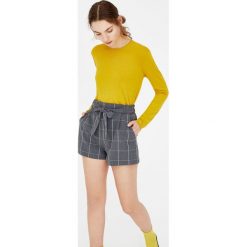 Bermudy damskie: Spodenki tailoring w kratkę z wiązaniem