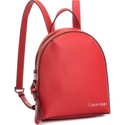 Plecak CALVIN KLEIN - Stride Sml Backpack K60K605342 809. Pomarańczowe plecaki damskie Calvin Klein, bez wzorów, ze skóry ekologicznej, klasyczne. Za 539,00 zł.