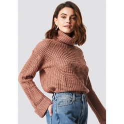NA-KD Krótki sweter - Pink. Różowe golfy damskie marki NA-KD, z dzianiny, z krótkim rękawem. Za 113,00 zł.