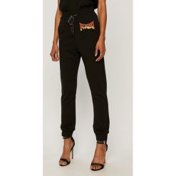 Pinko - Spodnie. Czarne spodnie damskie Pinko, s, z aplikacjami, z elastanu. Za 639,90 zł.