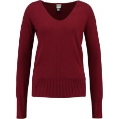 Swetry klasyczne damskie: Bench Sweter cabernet