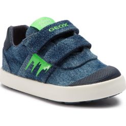 Sneakersy GEOX - B Kilwi B. D B92A7D 01354 C4457 M Blue/Fluo Green. Niebieskie trampki chłopięce Geox, bez wzorów, ze skóry ekologicznej, na rzepy. W wyprzedaży za 129,00 zł.