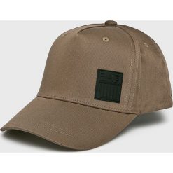 EA7 Emporio Armani - Czapka. Zielone czapki męskie EA7 Emporio Armani, bez wzorów, z bawełny. W wyprzedaży za 149,90 zł.