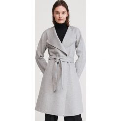 Płaszcz handmade z wełną - Jasny szary. Szare płaszcze damskie Reserved, s, bez wzorów, z wełny. W wyprzedaży za 239,99 zł.