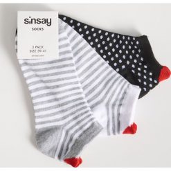 Wzorzyste stopki - Czarny. Czarne skarpetki damskie marki Sinsay. Za 9,99 zł.