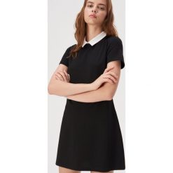 Sukienka z kołnierzykiem - Czarny. Czarne sukienki damskie Sinsay, s, bez wzorów, bez kołnierzyka, bez rękawów. Za 49,99 zł.