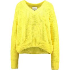 Swetry klasyczne damskie: JUST FEMALE Sweter buttercup