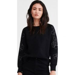Bluza z ozdobną aplikacją - Czarny. Czarne bluzy damskie Reserved, s, z aplikacjami, bez rękawów, bez kaptura. Za 99,99 zł.