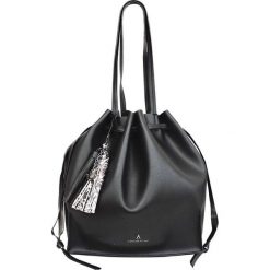L'Atelier du Sac torebka Georgette 9150 czarna z pashmina. Czarne torebki damskie sportowe L'Atelier du Sac, bez wzorów, eleganckie, bez dodatków. Za 429,00 zł.