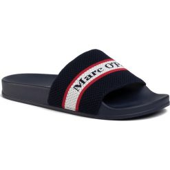 Klapki MARC O'POLO - 003 25591002 600 Navy 890. Niebieskie klapki męskie Marc O'Polo, z tworzywa sztucznego, bez zapięcia. W wyprzedaży za 159,00 zł.