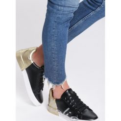 Czarno-Złote Sneakersy Hashtag. Czarne buty sportowe damskie Renee, z nadrukiem, sportowe. Za 59,99 zł.