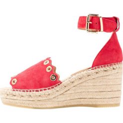Kanna CAPRI Sandały na platformie rojo. Czerwone sandały damskie marki Kanna, z materiału, na koturnie. Za 459,00 zł.