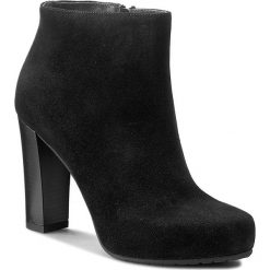 Botki GINO ROSSI - DBH225-S82-R500-9900-0 99. Czarne botki damskie na obcasie marki Gino Rossi, ze skóry. W wyprzedaży za 299,00 zł.