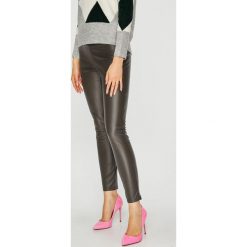 Silvian Heach - Legginsy. Legginsy damskie Silvian Heach, s, bez wzorów, ze skóry, klasyczne. W wyprzedaży za 149,90 zł.
