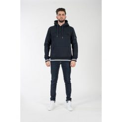 Bluza w kolorze granatowym. Niebieskie bluzy męskie American College, xs, z aplikacjami, z materiału, z kapturem, bez rękawów, bez kaptura. W wyprzedaży za 132,95 zł.