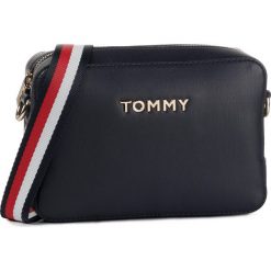 Torebka TOMMY HILFIGER - Iconic Tommy Crossover AW0AW07592 CJM. Niebieskie listonoszki damskie TOMMY HILFIGER, na imprezę, bez wzorów, ze skóry ekologicznej, bez dodatków. W wyprzedaży za 299,00 zł.