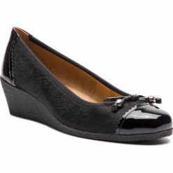 Półbuty CAPRICE - 9-22350-21 Black Comb 019. Czarne creepersy damskie Caprice, z lakierowanej skóry, na koturnie. Za 249,90 zł.